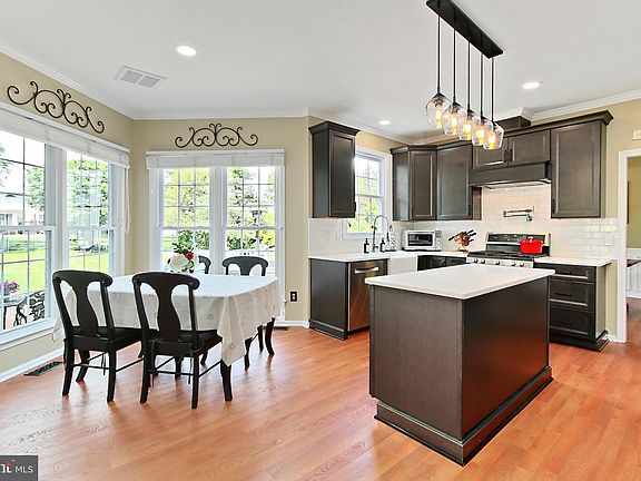 3rd image of 15420 Cedarhurst Ct