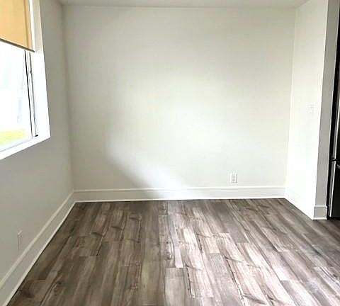 4th image of 2218 N Beachwood Dr APT 105