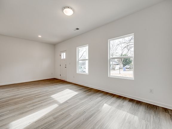5th image of 602 W Lewis St