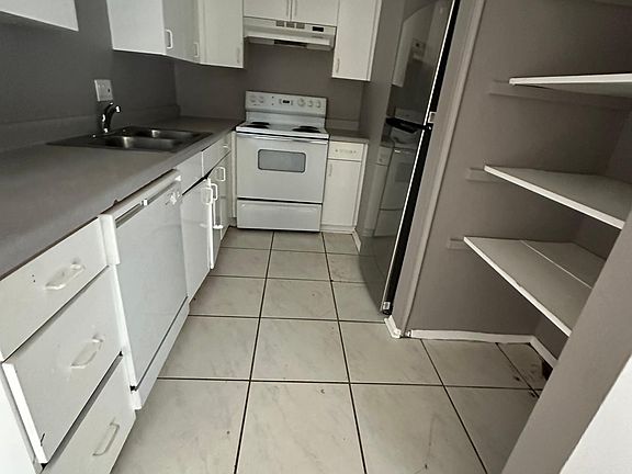 2nd image of 4422 W Pearl Ave