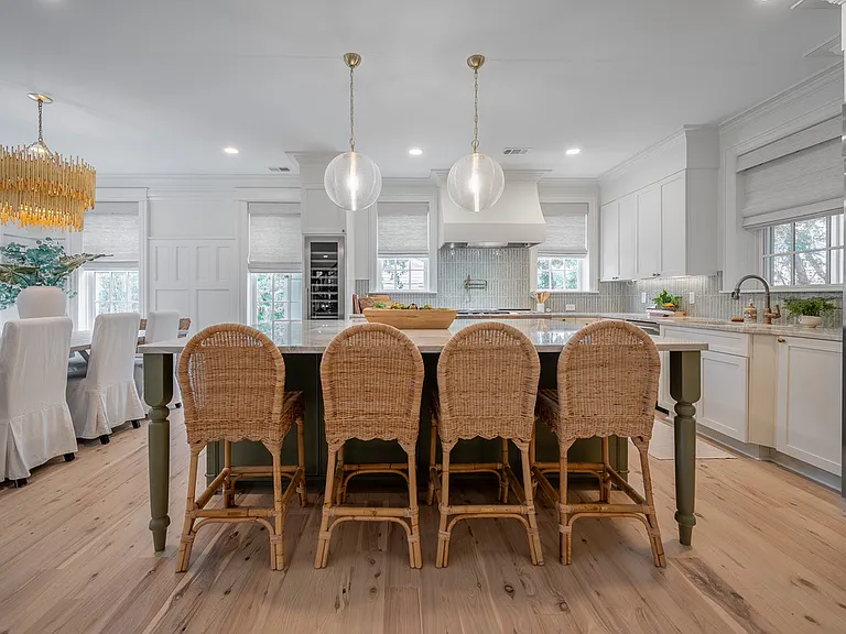 108 Live Oak Dr — Photo 6