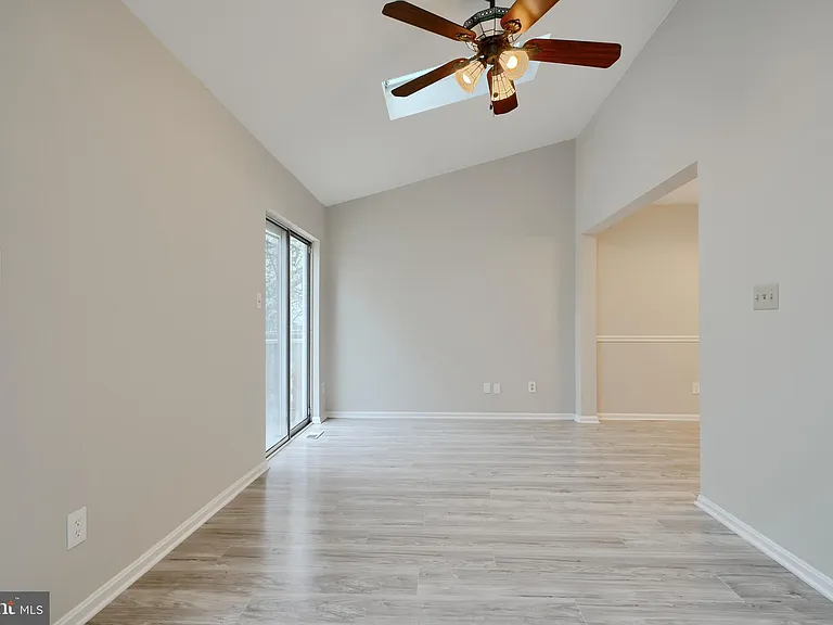 733 Reedy Cir — Photo 12