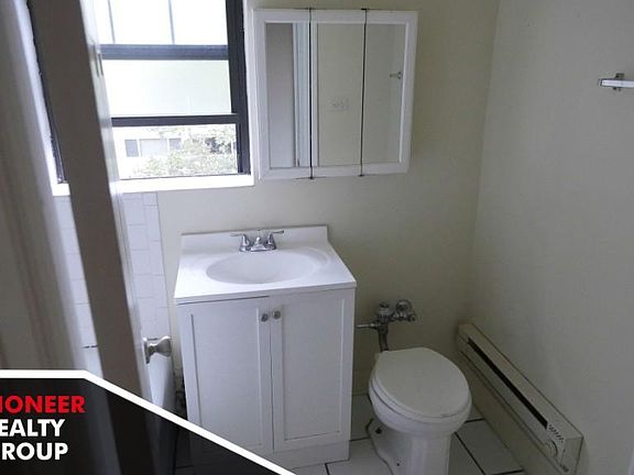 4th image of 1347 N Dearborn St APT 502
