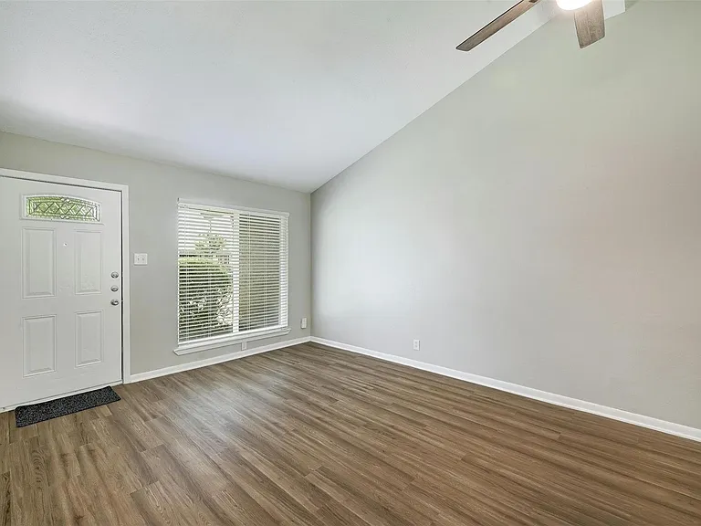 8527 Maine Dr — Photo 4