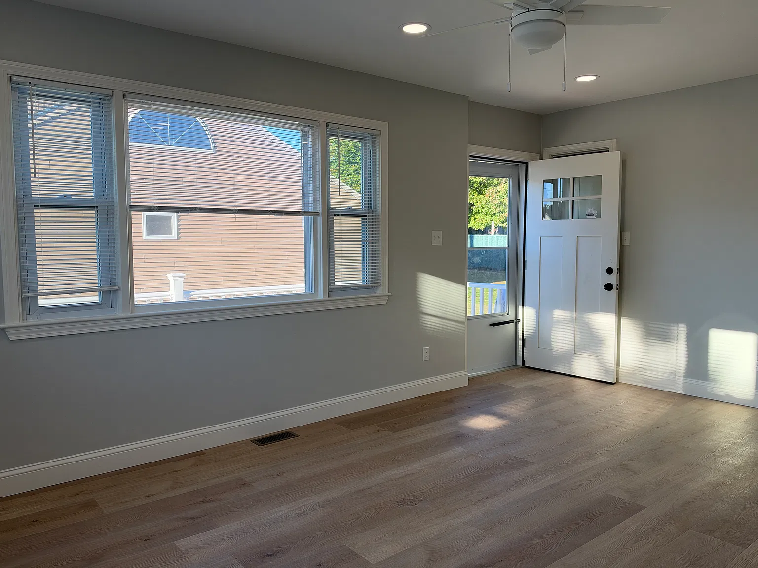 3 bed, 1092 sqft, $3,000 — Photo 2