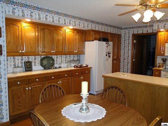 4th image of 2320 SE Cedarwood Dr