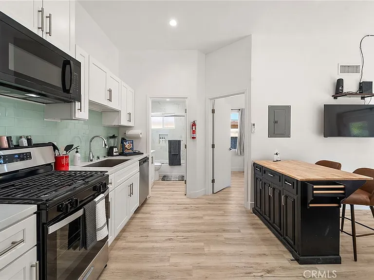 10730 Strathern St — Photo 45