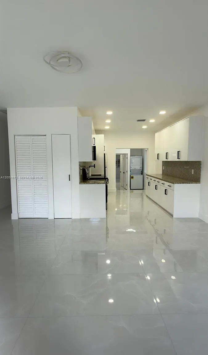 5 bed, 3.0 bath, 1752 sqft, $5,800 — Photo 4