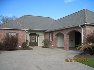4892 Champions Dr, Lake Charles, LA 70605