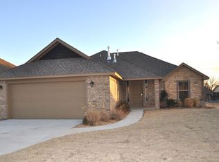 944 NW 29th St, Moore, OK 73160
