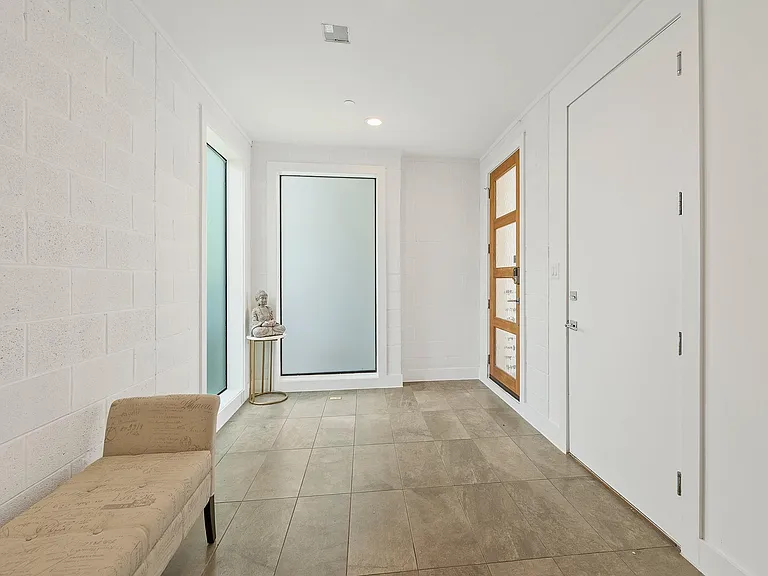 2239 N Macgregor Way — Photo 4