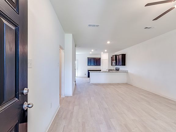 4th image of 172 Allington Cir