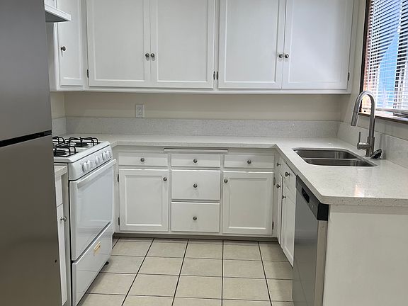 5th image of 827 8th St