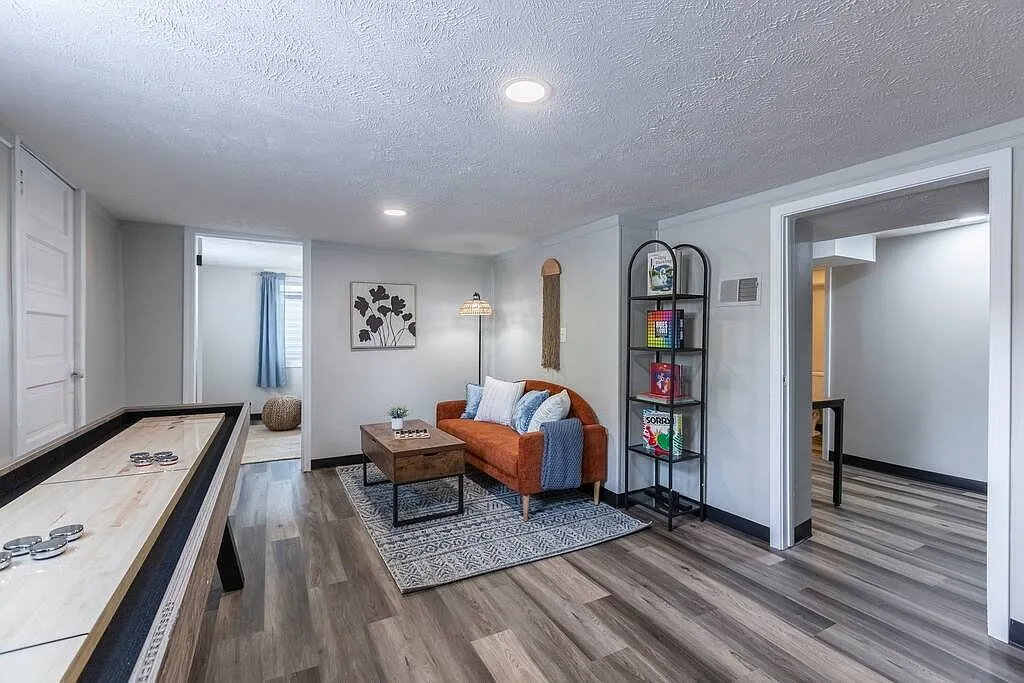 5 bed, 1850 sqft, $3,500 — Photo 3