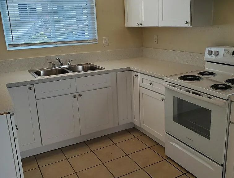 2224 Primrose Ave #10 — Photo 2