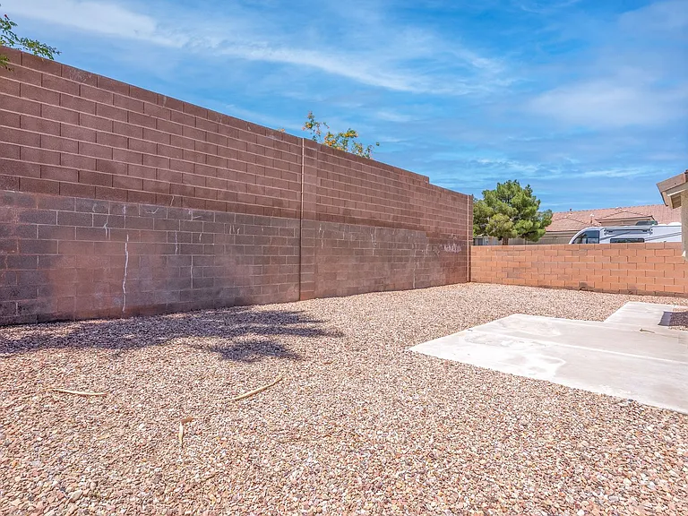 1613 Cathedral Peak Ct — Photo 32