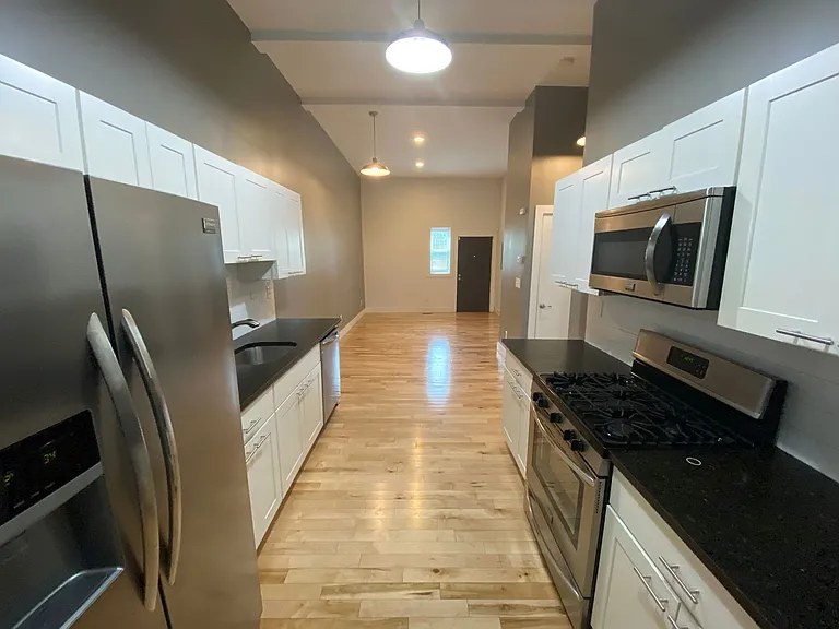 320 Ashmun St — Photo 6