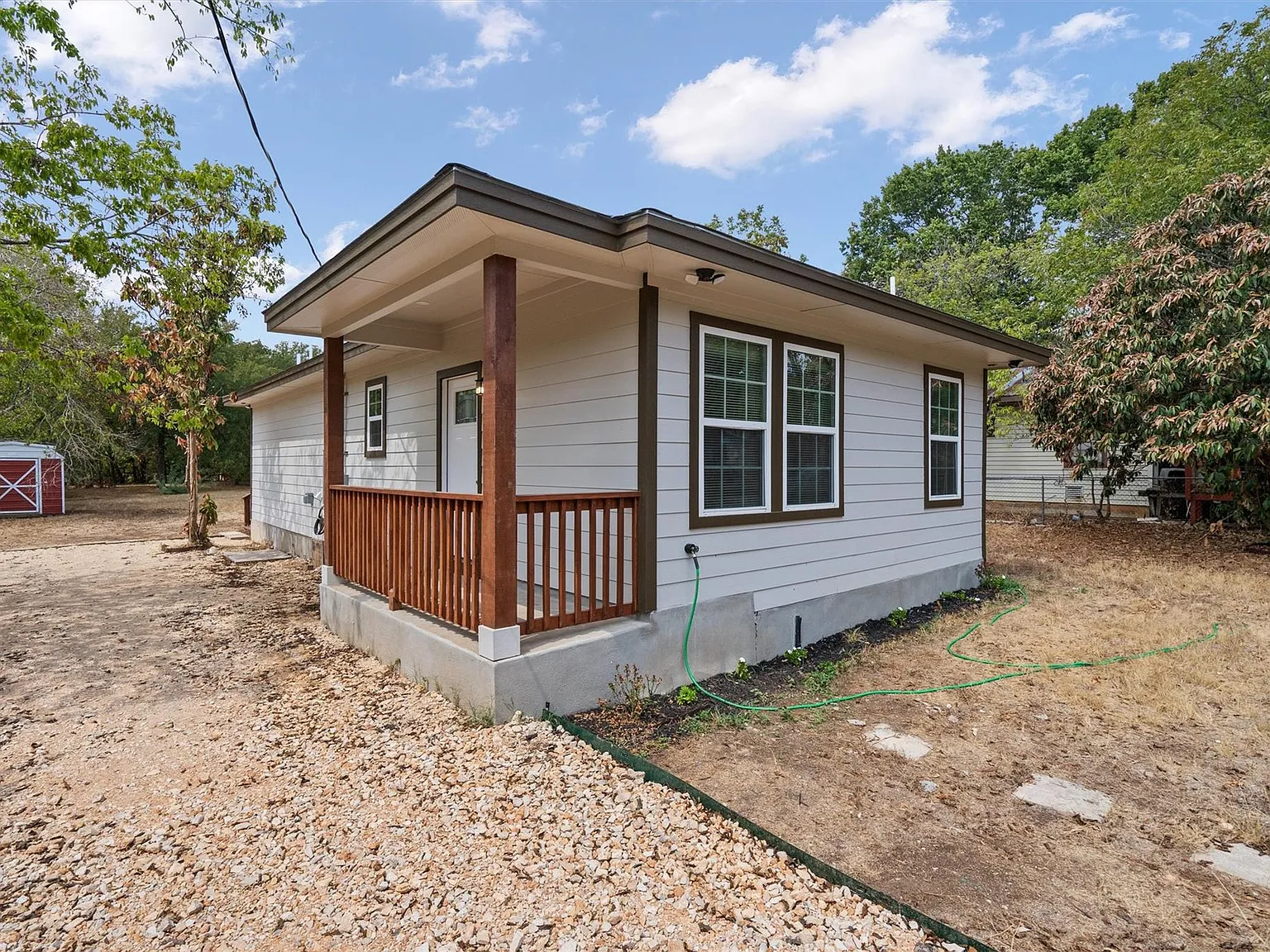 3 bed, 2.0 bath, 840 sqft, $2,195 — Photo 2