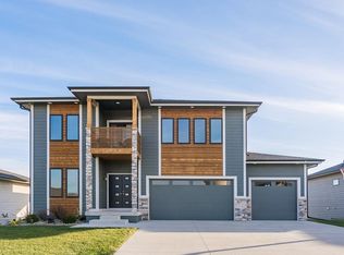 10666 NW 71st Ln, Johnston, IA 50131