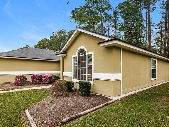 3rd image of 12467 Harbor Winds Dr N