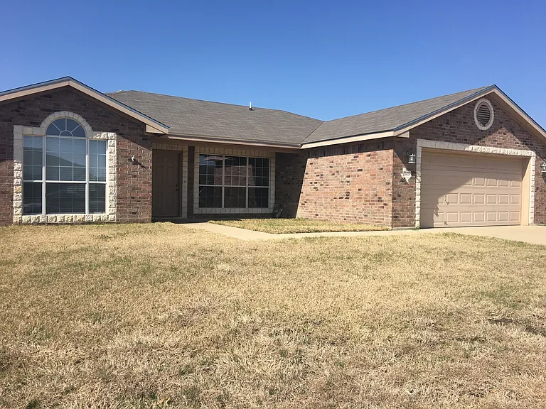 2105 Jake Dr — Photo 2