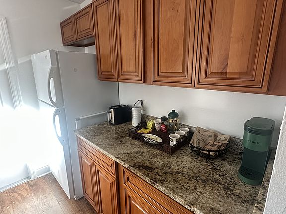 3rd image of 381 S Cobble Ct
