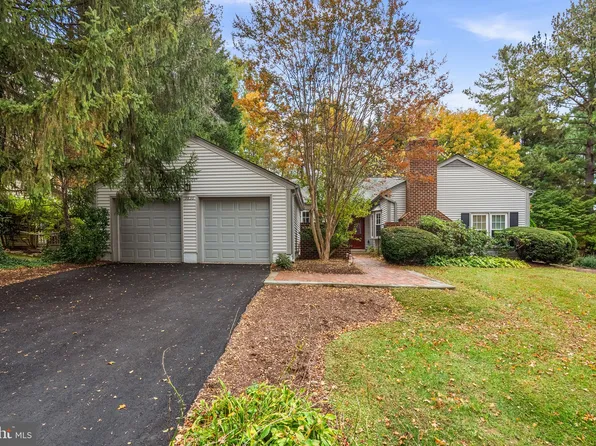 9836 Dellcastle Rd, Montgomery Village, MD 20886