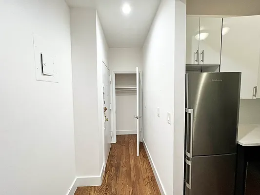 Rented by EastMount Realty LLC | media 27