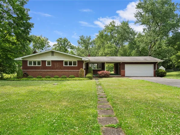 1056 Logan Rd, Bethel Park, PA 15102