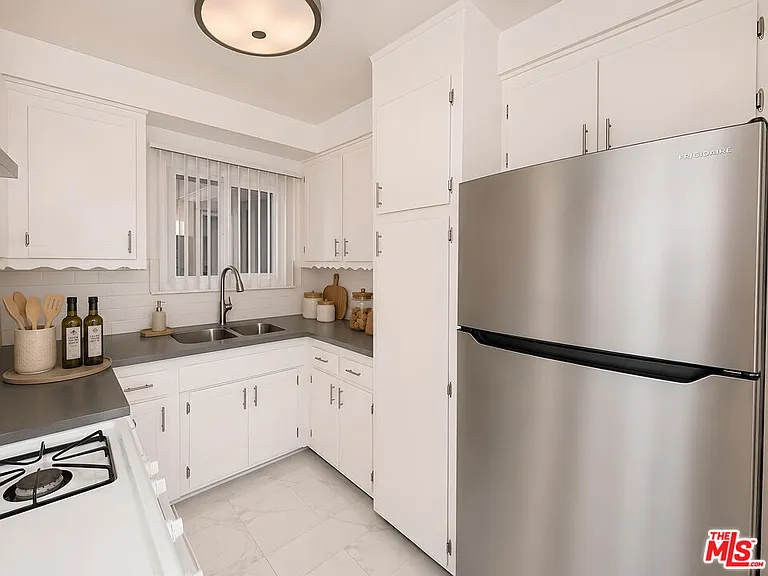 228 S Mariposa Ave #16 — Photo 10