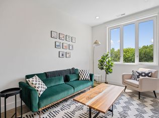 2423 S State St #302, Chicago, IL 60616