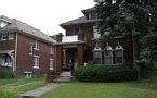 1st image of 194 W Longwood Pl