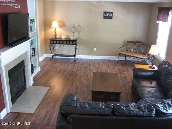 3rd image of 655 Tall Oak Blvd