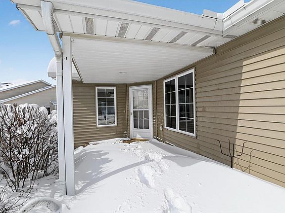 3rd image of 608 Springbrook Cir