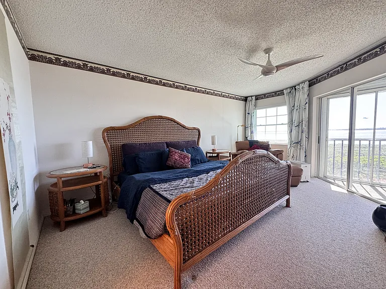 1155 Edgewater Cir — Photo 21