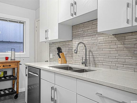3rd image of 604 Leslie Ave