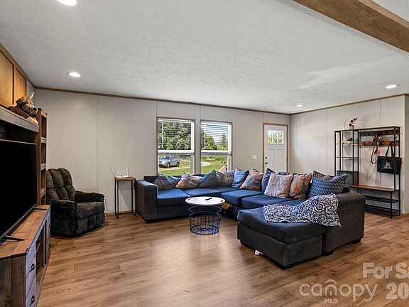 3rd image of 18 Moss Ln