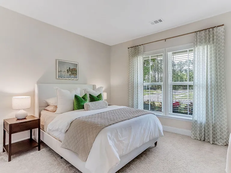 72 McRorrie Dr — Photo 37
