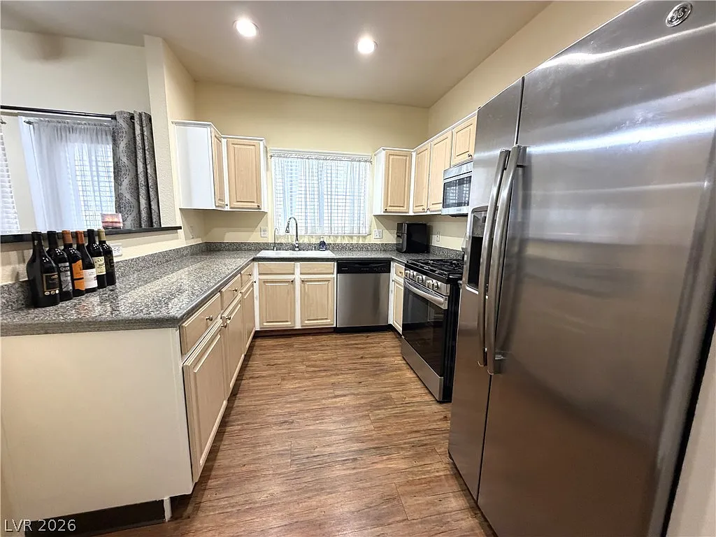 2 bed, 2.0 bath, 1034 sqft, $1,590 — Photo 3