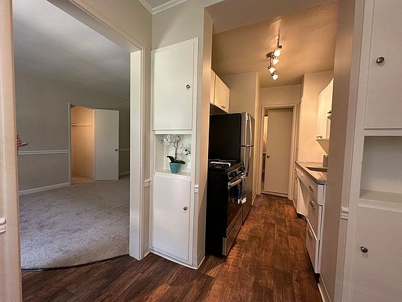 5th image of 1625 H St APT 25