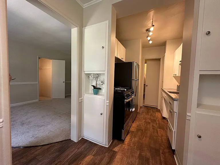 Alexander's Place at 1625 H ~ Discover Timeless Charm in the Heart of it All! — Photo 5