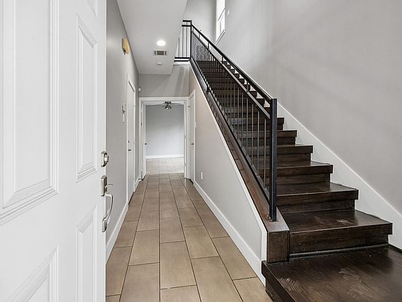5th image of 5602 Schuler St