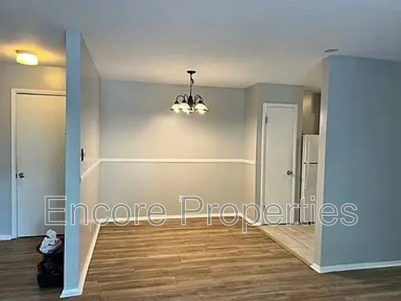 2 bed, 1.0 bath, 1000 sqft, $1,300 — Photo 3