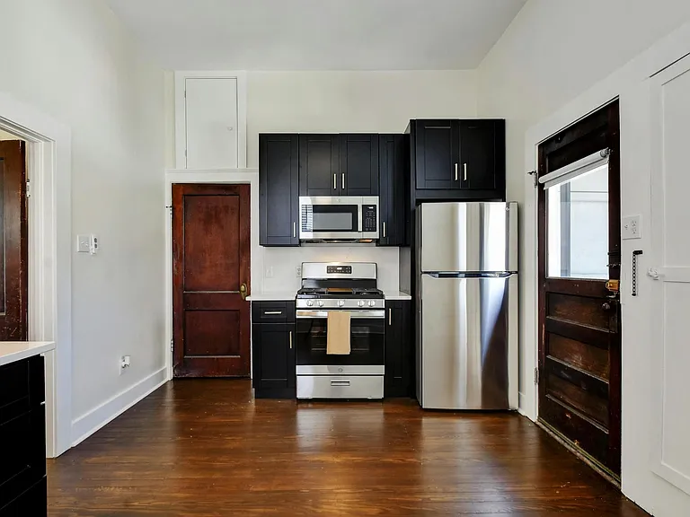 423 W Woodlawn Ave #2 — Photo 3