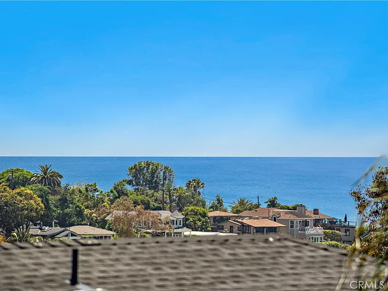 1435 Bluebird Canyon Dr — Photo 12