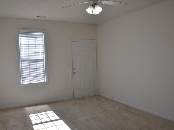 5th image of 218 Windsor Creek Pkwy #B