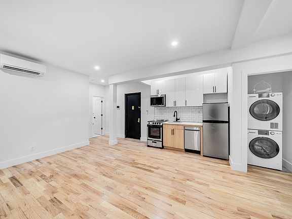 3rd image of 312 Manhattan Ave APT 4H