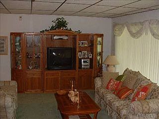 4th image of 40 Helen Marie Pl
