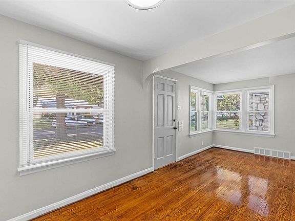 3rd image of 1936 Stillwater Dr