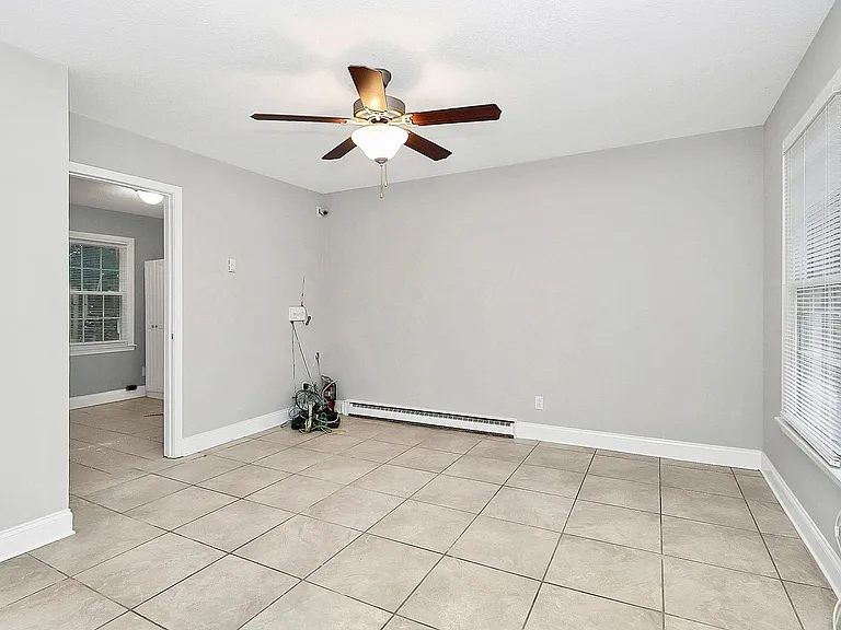 Thompson Place Apartments — Photo 3